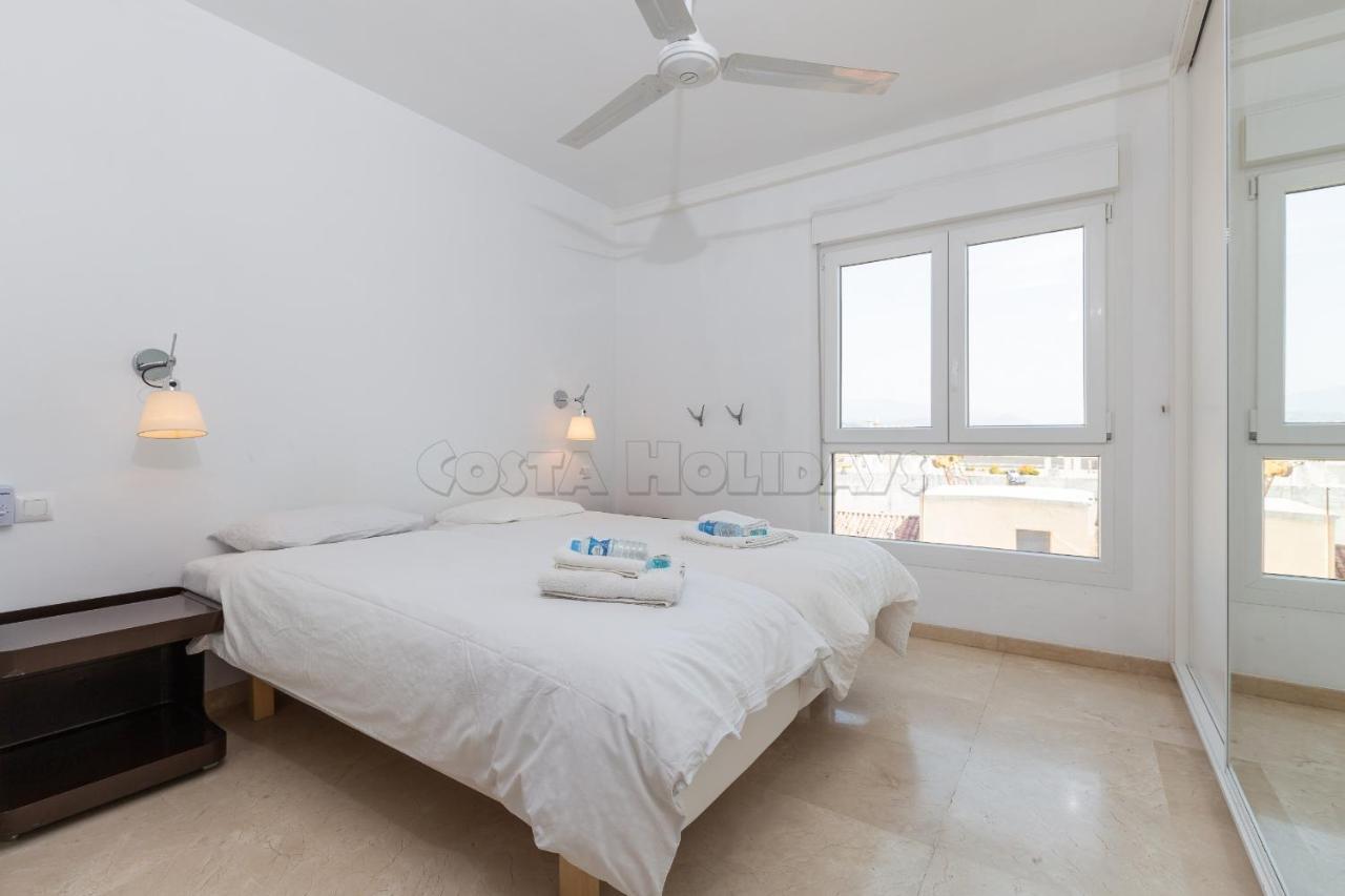 Los Reales 8C Estepona Bagian luar foto