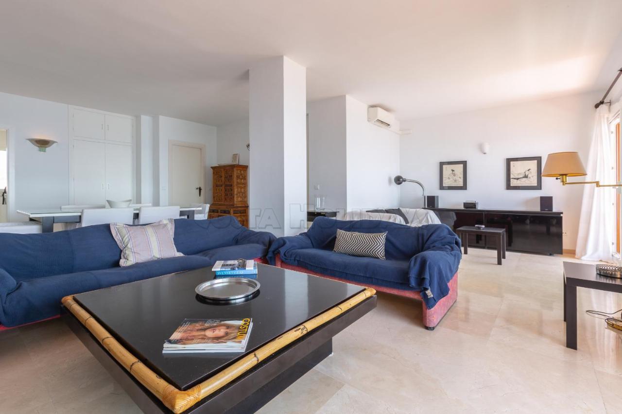 Los Reales 8C Estepona Bagian luar foto