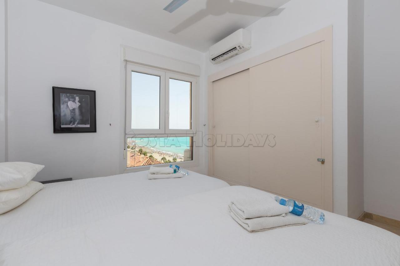 Los Reales 8C Estepona Bagian luar foto