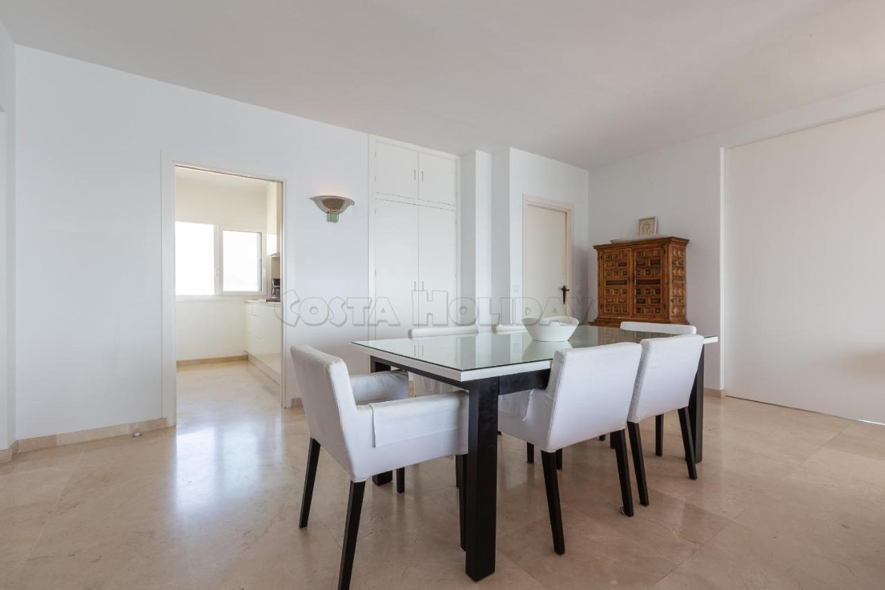 Los Reales 8C Estepona Bagian luar foto