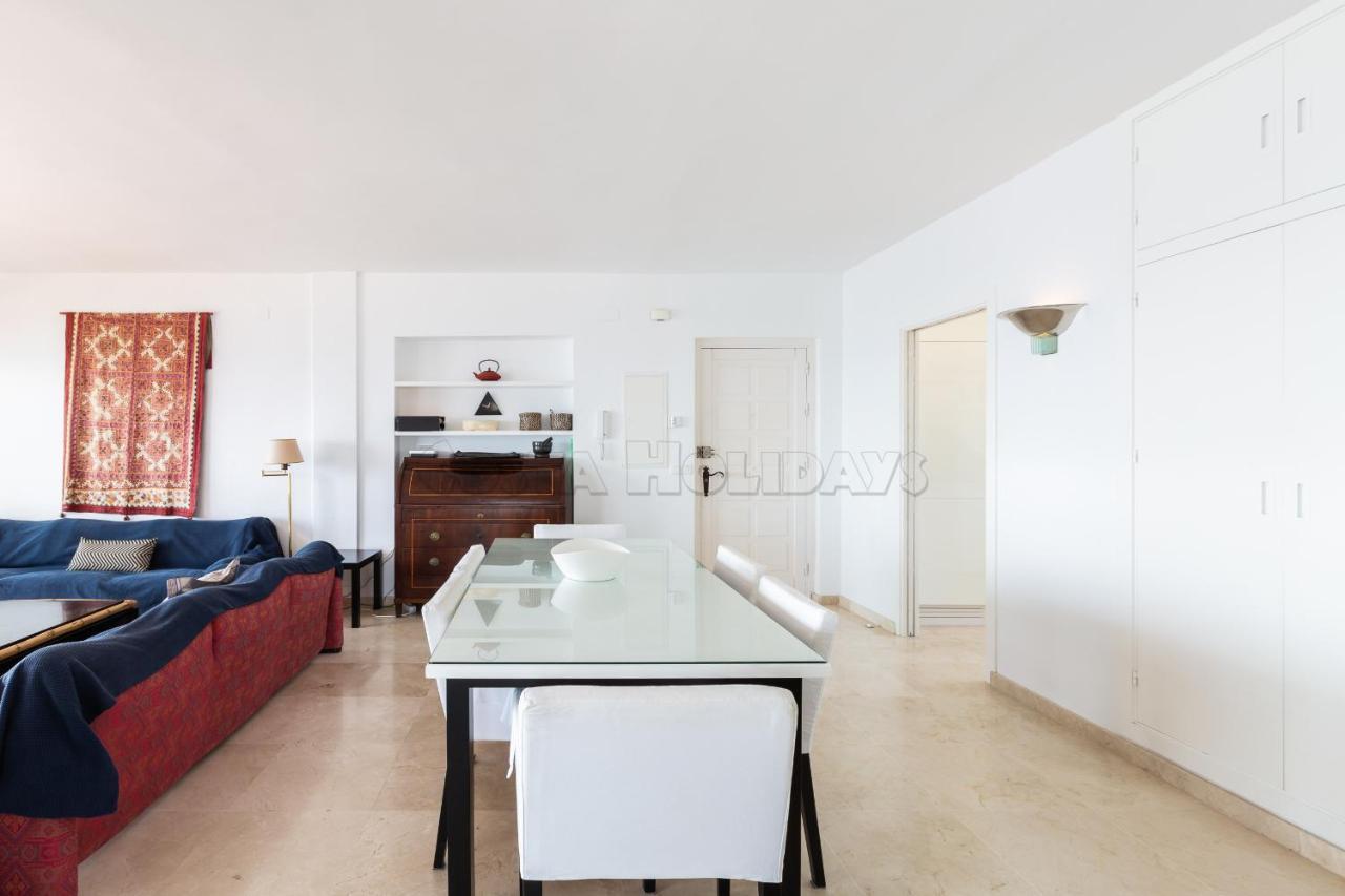 Los Reales 8C Estepona Bagian luar foto